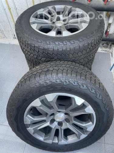 Juego de llantas y neumáticos Chevrolet Silverado