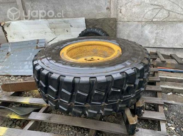 Llanta y neumático motoniveladora Komatsu