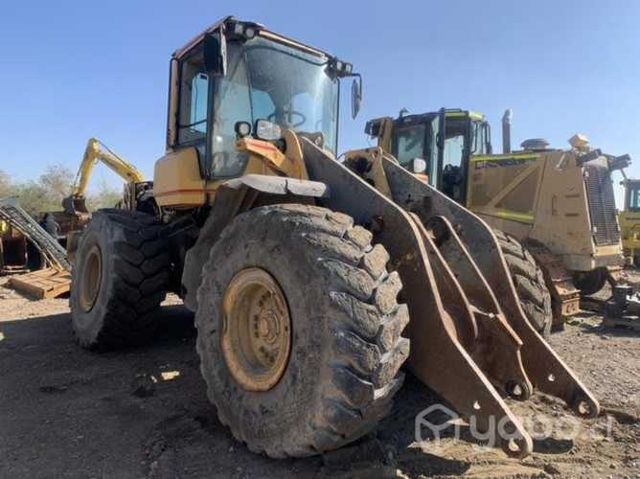 Neumáticos 23.5x25 buen estado operacional