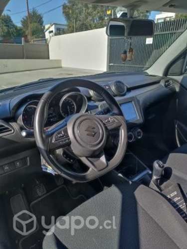 Suzuki Swift versión GLX plus 2022