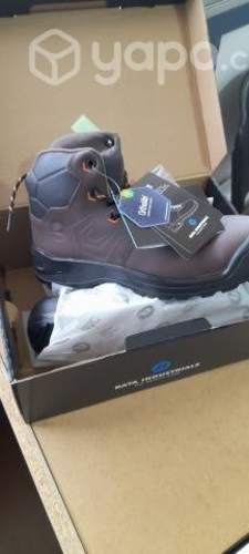 Zapatos nuevos de seguridad bataz