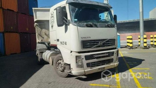 Tracto Volvo fh12,380 año 2005, batea Random