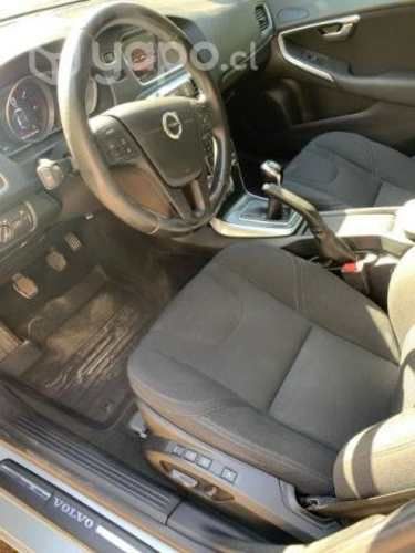 Volvo v40 año 2019