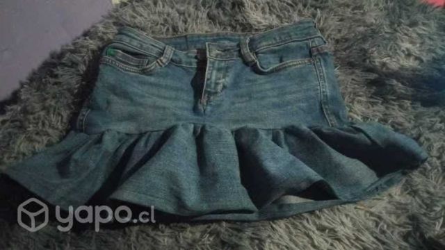 Mini falda hecha a mano a base de un pantalón