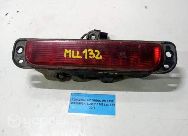 Tercera luz Freno (MLL132) Mitsubishi L200 2.5 Die