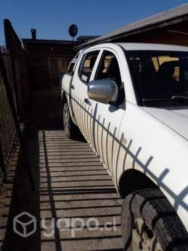 Mitsubishi modelo L200 año 2014