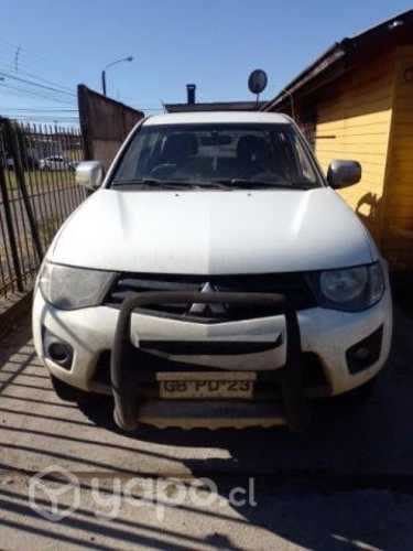 Mitsubishi modelo L200 año 2014
