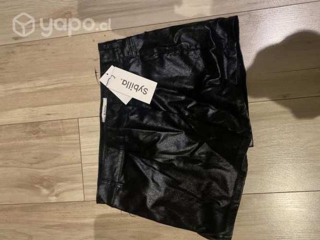 Falda negra estilo brillo