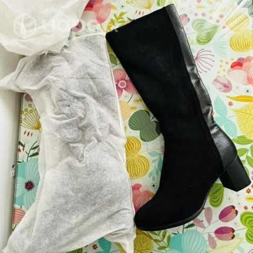 Botas nuevas sin uso talla 40 pequeña