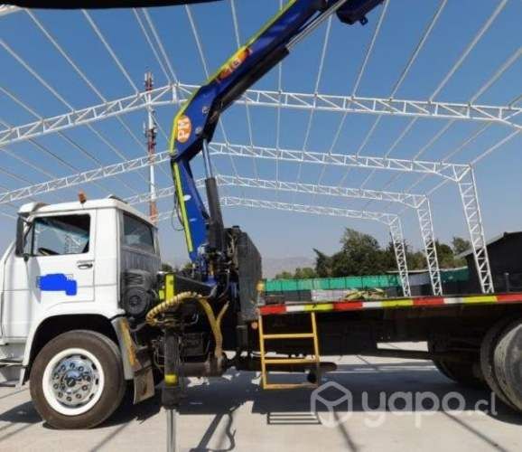 Camion grua pluma canastillo alza hombre