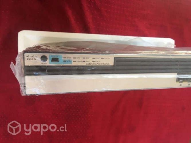Switch Cisco Catalyst 3750X-12S-S y uno de 24S-S