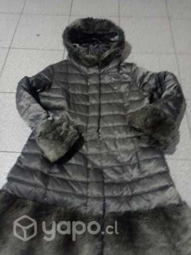 Chaqueta. Mujer larga con gorro