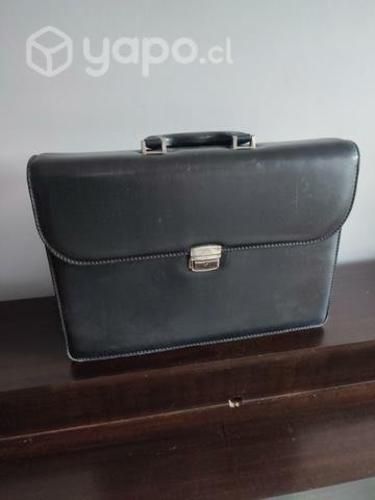 Maletín de cuero bolsillos y división