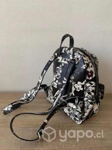 Mochila pequeña negro nueva importada usa