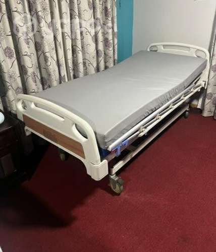 Cama Clínica Eléctrica + Colchón