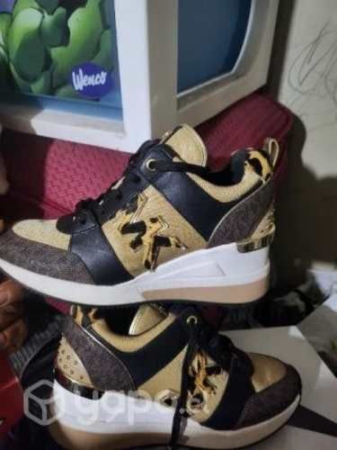 Zapatilla mk poco uso original