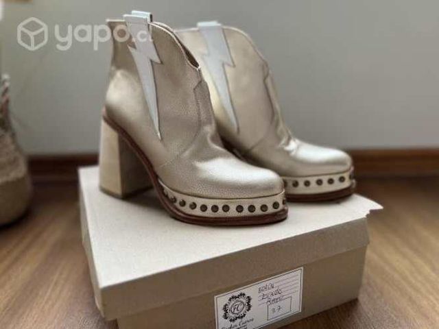 Botines cuero dorados