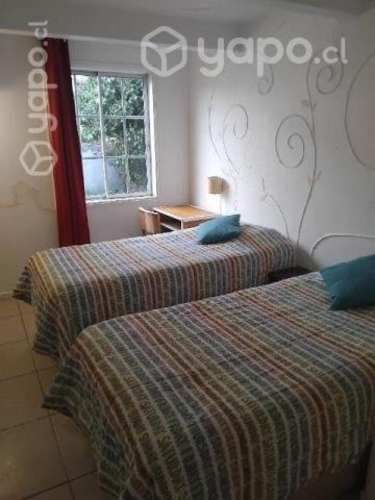 Habitación dos camas baño privado en Cerro Alegre