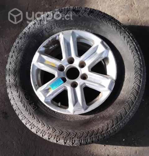 Llanta Aluminio Detalle Con Neumático 245 75 R16