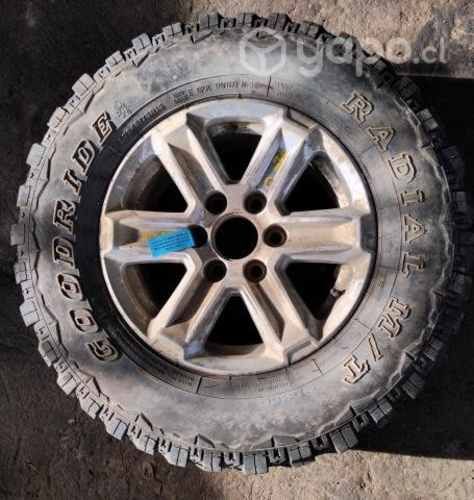 Llanta Aluminio Detalle Con Neumático 245 75 R16