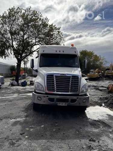 Camión Freightliner Casc125 con tolva tremac