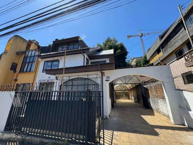 Casa 3 pisos 8D 4B 550M2 T Chorrillos U de Concepción