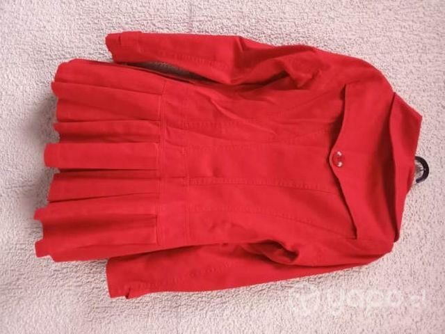Lindo abrigo rojo