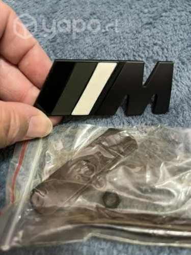 Logo metálico atornillado auto BMW serie m (el par