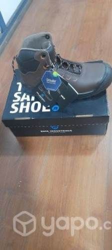 Zapatos de seguridad nuevos .