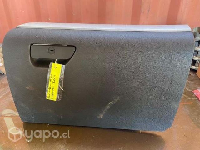 Guantera tablero Ford Explorer 2013 detalle patita