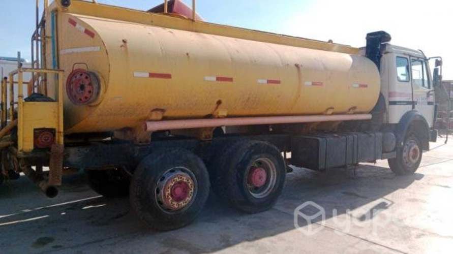 Camión camión Aljibe Mercedes Benz 1992 operativo