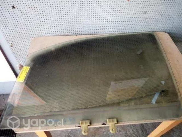 Vidrio puerta delantera izquierda Hyundai H1 2005-