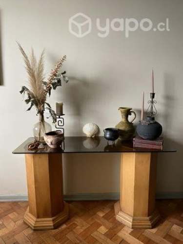 Arrimo de pilares de madera y cubierta de vidrio