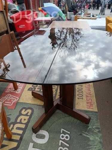 Mesa madera con cubierta de vidrio