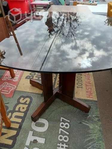 Mesa madera con cubierta de vidrio