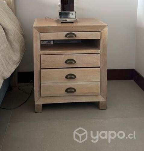 2 Veladores de madera. Precio x unidad