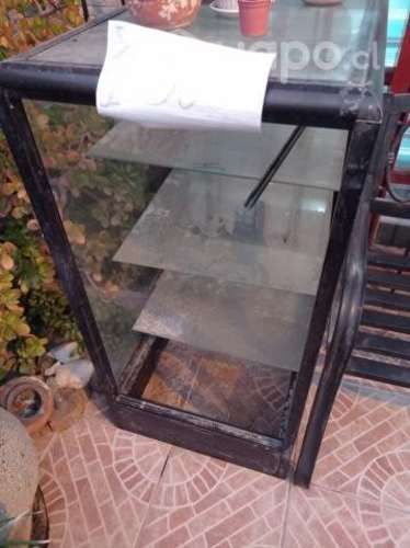 Vitrina de aluminio y vidrio