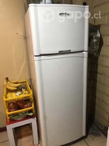 Refrigerador funcionando, con despacho