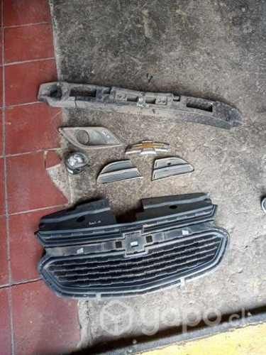 Chevrolet sail 2019 mascara logo neblineros