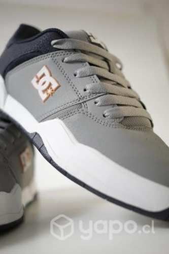 Zapatillas DC Central NUEVAS 9.5