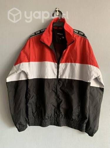 Chaqueta Opposite, un básico en talla M.