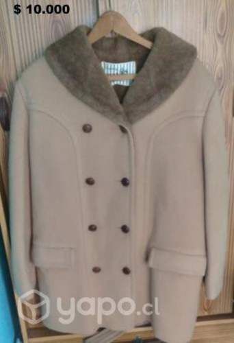 Abrigo estilo vintage de mujer