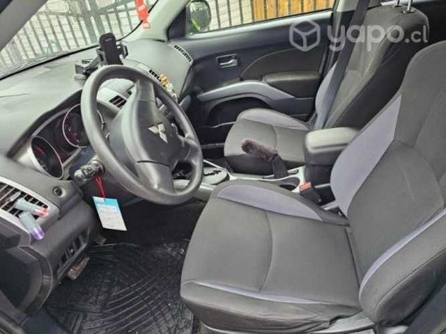 Mitsubishi outlander 2010