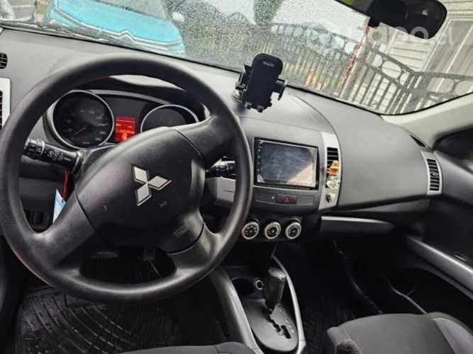 Mitsubishi outlander 2010