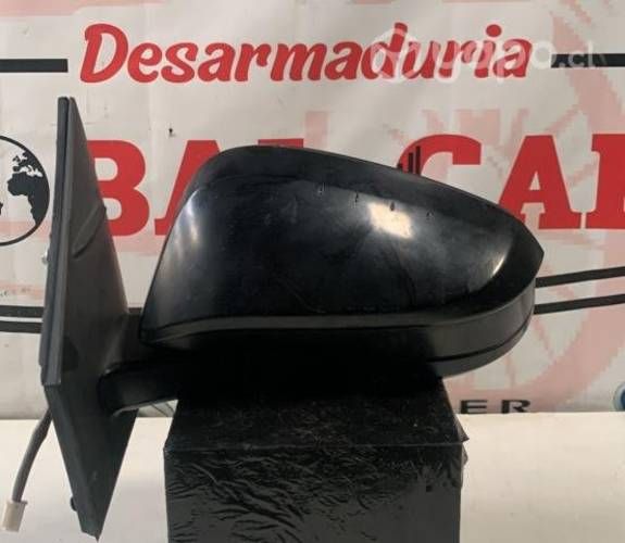Retrovisor izquierdo con detalle RAV 4 2.0