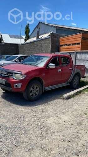 Camioneta Mitsubishi Katana l200. 2010