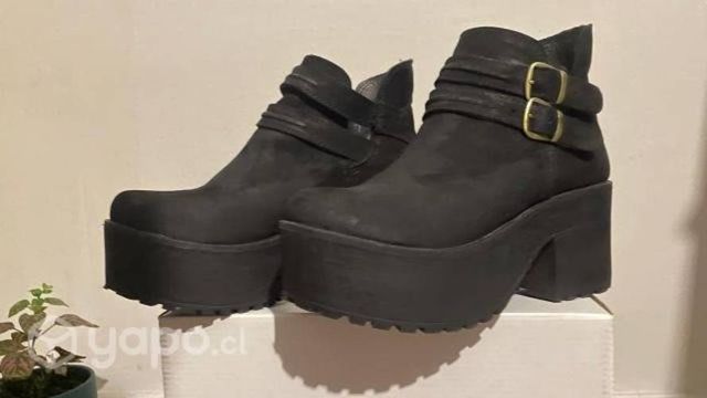 Botines negros de cuero