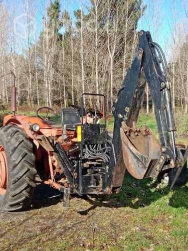 Tractor con retroexcavadora