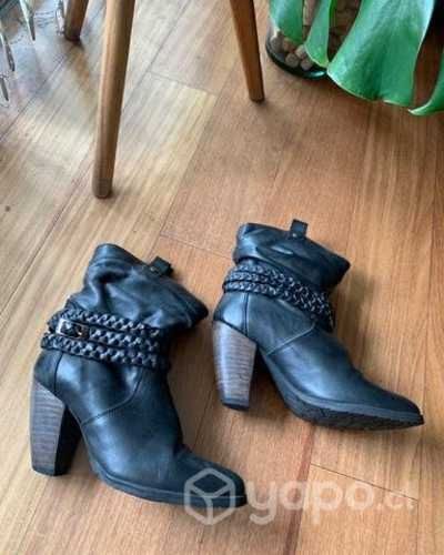 Botines cuero negro