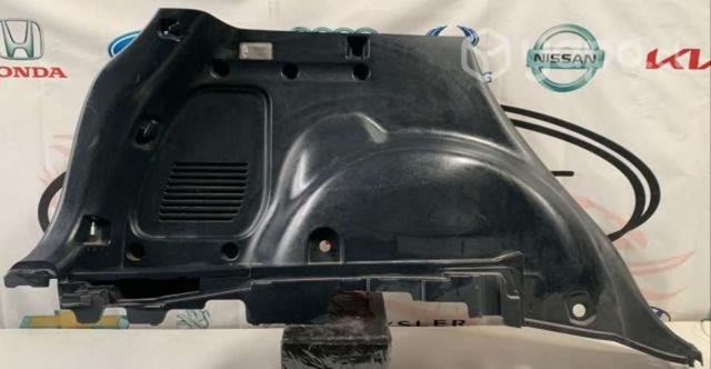 Tapiz cubre pilar trasero inferior derecho RAV 4